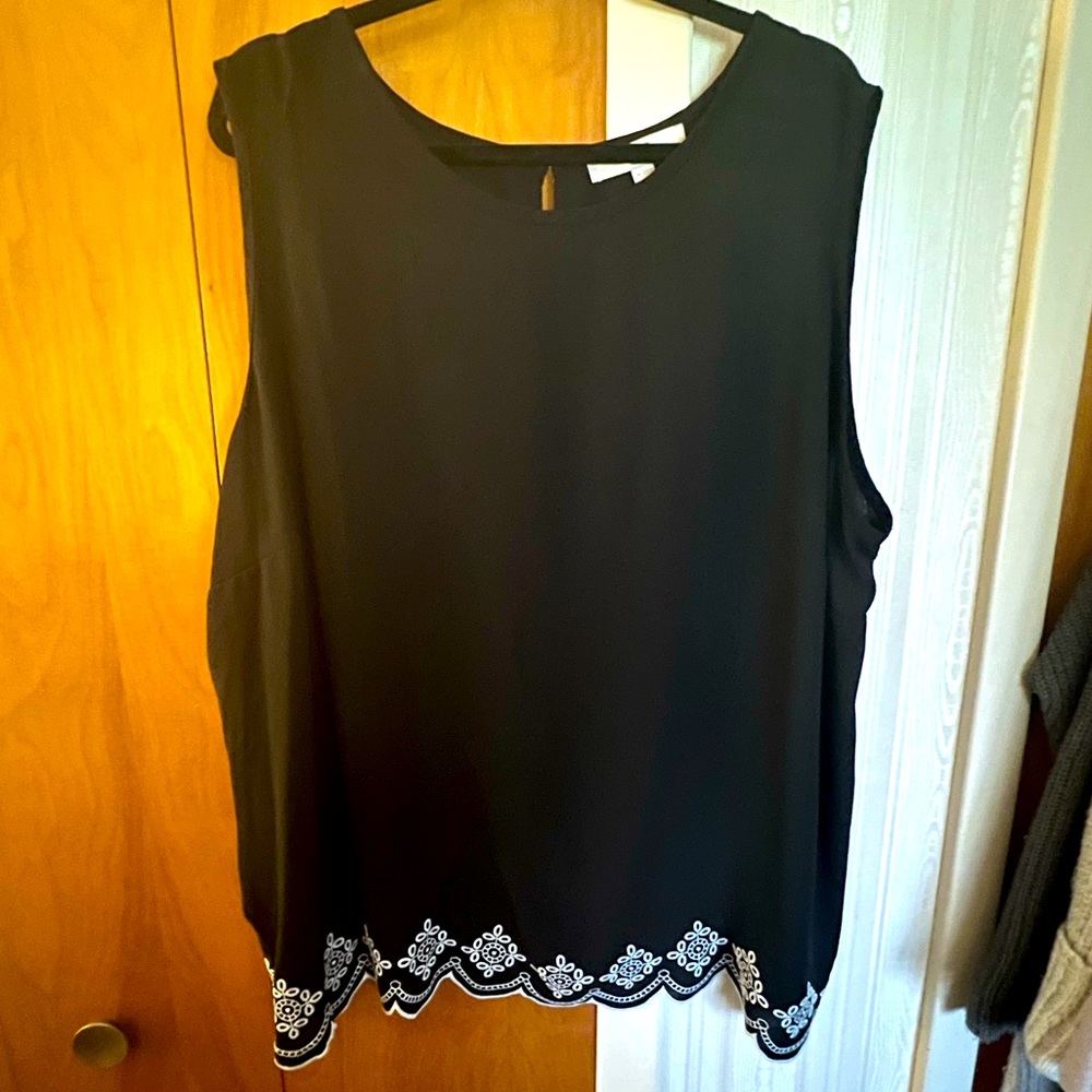 LOFT sleeveless top with front embroidery detail size 24